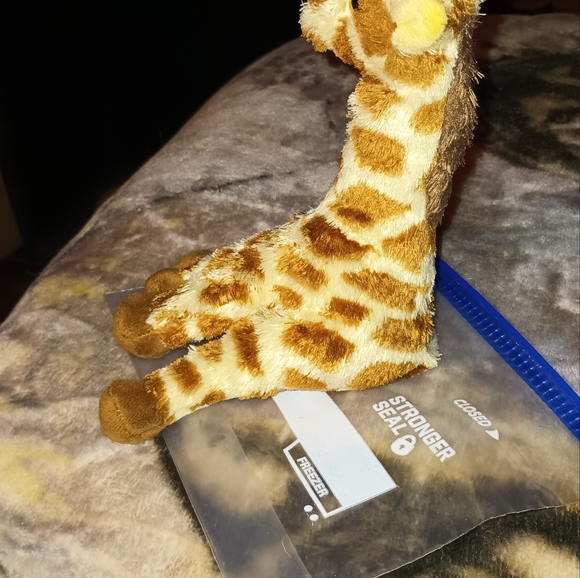 Gavin the giraffe beanie baby - Picture 2 of 5